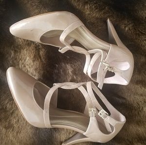 Tahari - Size 10 - Nude Heels
